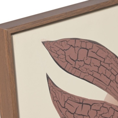 Quadro com ilustração de folhas castanhas craqueladas em moldura de madeira