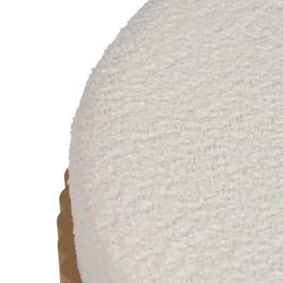 Almofada redonda branca com tecido felpudo e base castanha