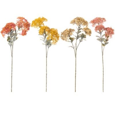 Quatro ramos artificiais de flores de cores diferentes em fundo branco