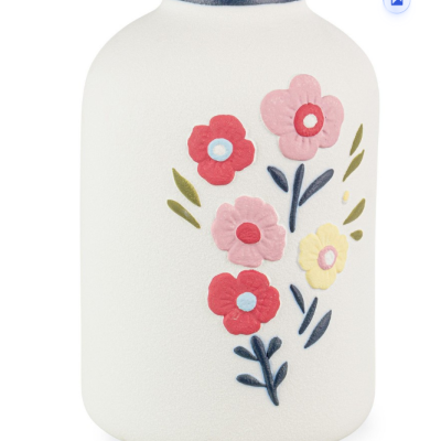Vaso branco de cerâmica com flores coloridas em relevo