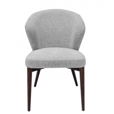 Cadeira cinzenta com pernas de madeira escura