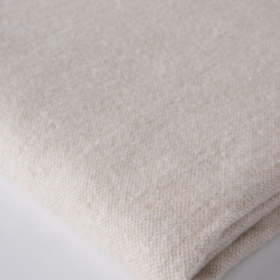 pano bege claro com textura de malha fina dobrado
