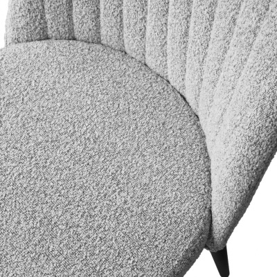 Cadeira estofada cinzenta com assento redondo e encosto acolchoado