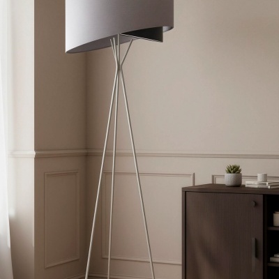 Lâmpada de pé moderna com aba cinzenta e base tripé branca ao lado de móvel de madeira escura