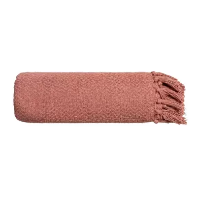 Cobertor ou manta rosa enrolada com franjas