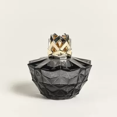 Frasco de perfume preto com tampa dourada geométrica