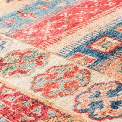 Tapete com padrão geométrico e floral em cores variadas