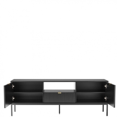 Móvel de TV preto com portas abertas e gaveta central