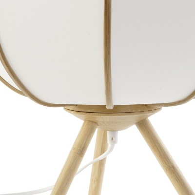 Abajur de mesa com base de madeira e cúpula branca