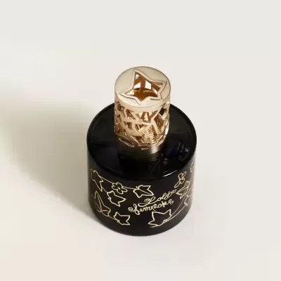 Frasco de perfume preto com tampa dourada e decoração de estrelas
