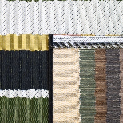 Tapete multicolorido com padrões e texturas em faixas horizontais e verticais