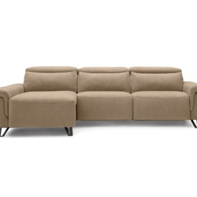 Sofá chaise longue castanho claro em tecido macio com pernas metálicas pretas