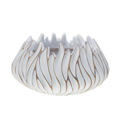 Vaso decorativo branco com detalhes dourados e textura irregular