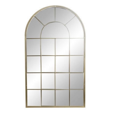 Espelho de parede em forma de arco com moldura dourada e painéis retangulares.