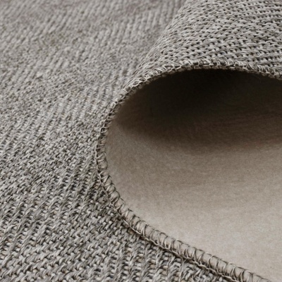 Tapete malha grossa cinzenta com avesso bege claro