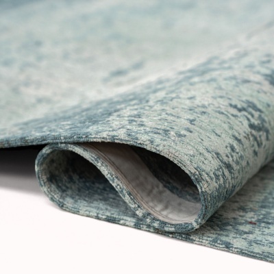 Tapete azul e cinzento com padrão abstrato enrolado