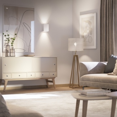 Sala de estar com móveis claros e decoração minimalista.