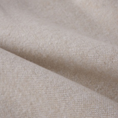Tecido bege claro com textura fina e dobras suaves