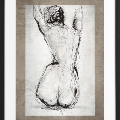 Quadro com desenho a carvão ou tinta preta de figura humana vista de costas, com moldura preta.