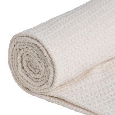 Toalha creme enrolada com padrão tipo waffle