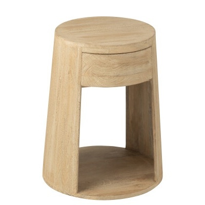 Mesa de apoio em madeira clara com espaço de arrumação