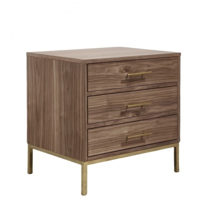 Cômoda de madeira nogueira com três gavetas e pernas metálicas douradas