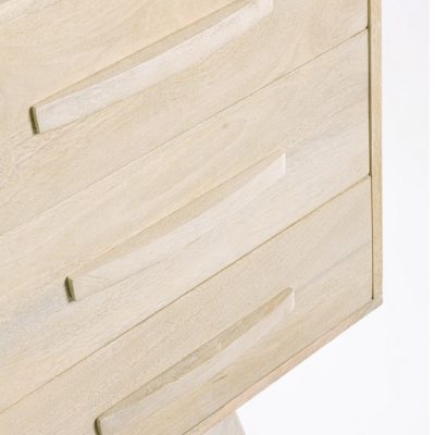 cômoda madeira clara três gavetas puxadores integrados