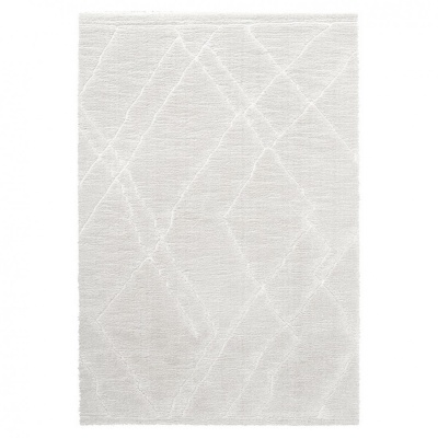 Tapete branco com padrão geométrico em relevo