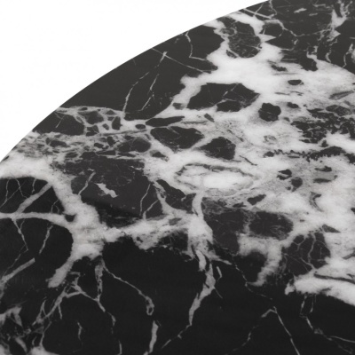 Superfície redonda de mármore preto e branco com veios brancos