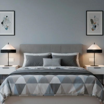 Quarto moderno com cama de estrutura branca e roupa de cama cinza azul