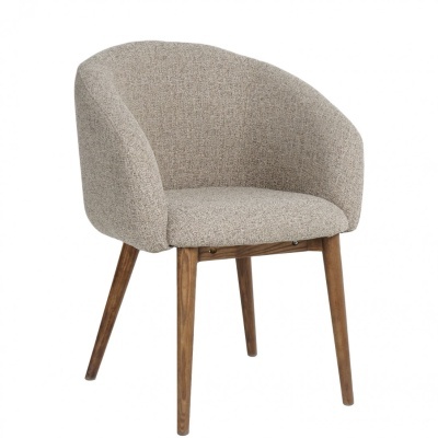 Cadeira estofada cinza claro com pernas de madeira castanha