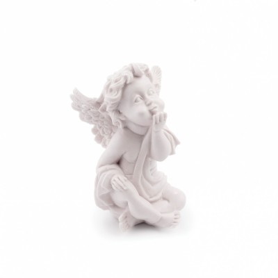 Estátua decorativa branca de anjo sentado com asas