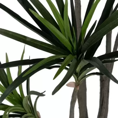 Planta artificial com folhas verdes e caules castanhos