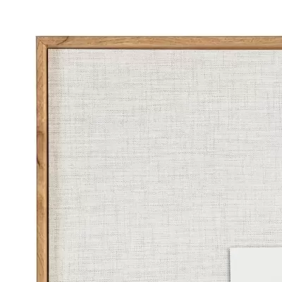 Moldura de madeira clara com tela bege e papel branco no canto