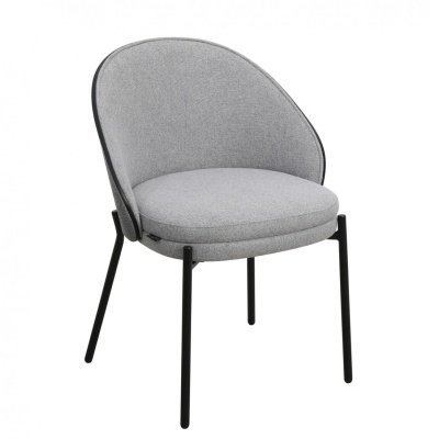 Cadeira cinza claro com estrutura preta e design moderno