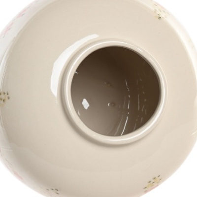 Vaso de cerâmica branca com flores pequenas coloridas visto de cima