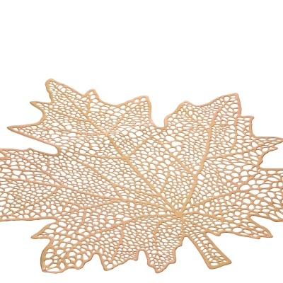 Decoração em forma de folha dourada com padrão vazado