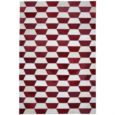 Tapete de pele vermelho e branco com padrão geométrico