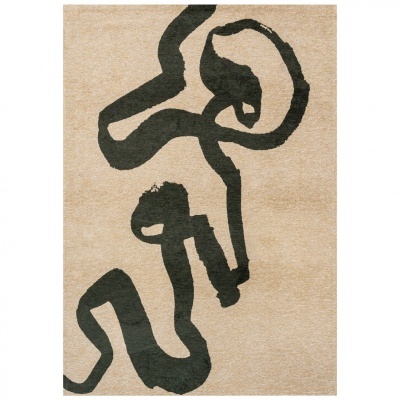 Tapete retangular bege com padrão preto abstrato