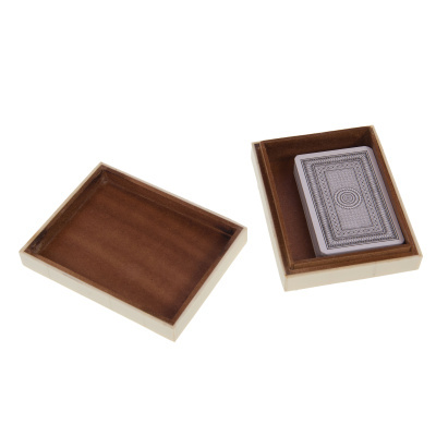 Caixa com baralho de cartas decorativo em tecido castanho