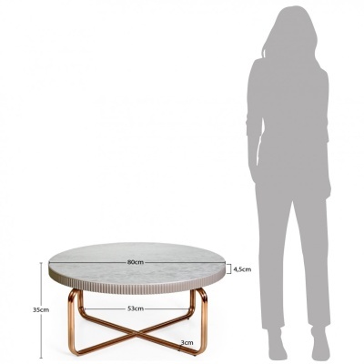 Mesa de centro redonda branca com base metálica dourada em fundo branco.