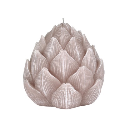 Vela rosa em forma de alcachofra com textura detalhada