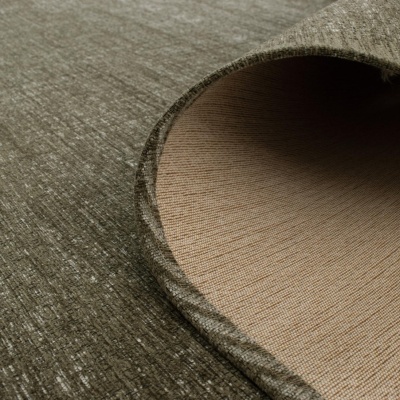 Tapete cinza texturizado com acabamento liso, parte inferior visível com tecido claro.