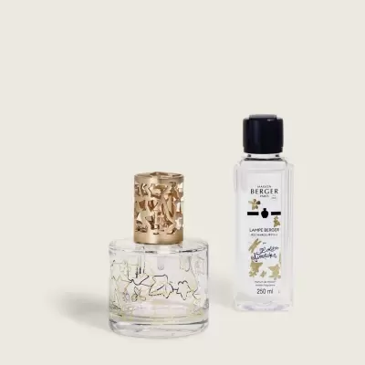 Difusor de fragrância em vidro com padrão dourado e frasco líquido de 250 ml ao lado