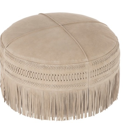 Pufe redondo em pele bege com franjas e costuras detalhadas