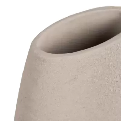 Vaso de cerâmica bege com textura rugosa