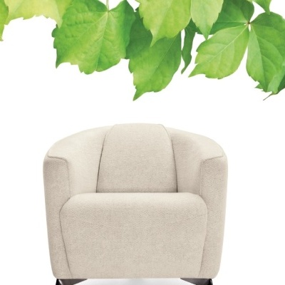 Poltrona de tecido bege com base metálica preta