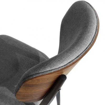 Cadeira moderna em tecido cinzento com estrutura em madeira e metal