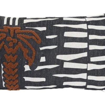 Almofada retangular com palmeira castanha em padrão preto e branco e franjas bege