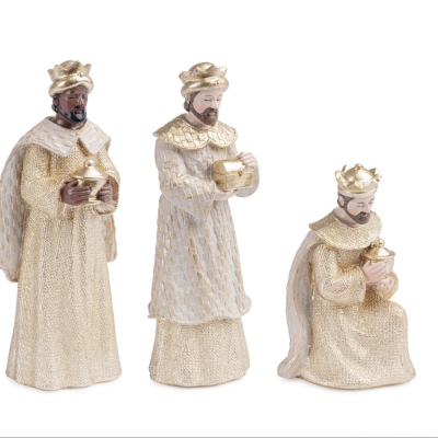 Estatuetas douradas dos três Reis Magos com presentes